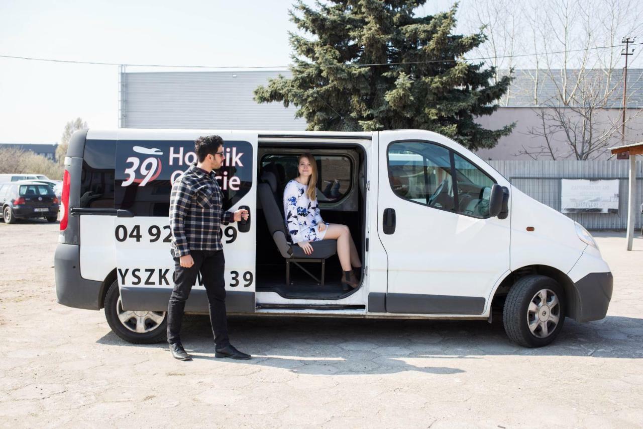 Hotelik Okecie 39 - Nocleg I Parking Blisko Lotnisko Okecie Varsóvia Exterior foto